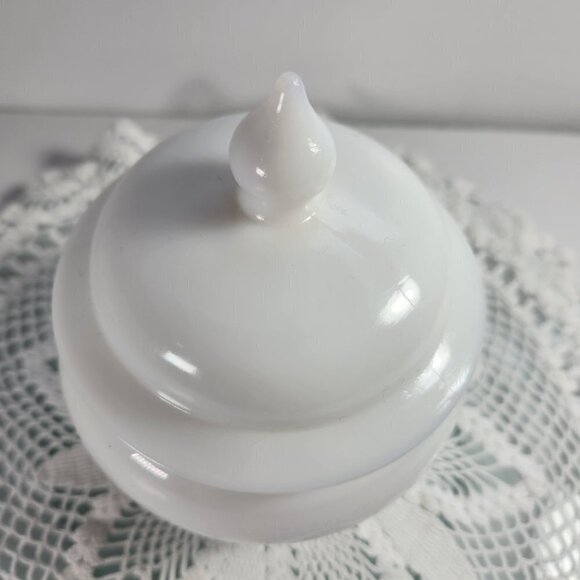 Avon Dynasty Milk Glass Candle Holder Bird on Branch with Flowers Vintage 1980s - Picture 5 of 14